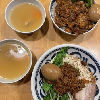 Chimama's Noodle House - Lu Rou Fan Rou Zao Mian (dry) - Noodles Near Me - Bayside, New York Chimama's Noodle House - Lu Rou Fan Rou Zao Mian (dry) - Noodles Near Me - Bayside, New York