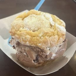Cookie sandwich with gooey butter cake cookies and toasted s'more ice cream Cookie sandwich with gooey butter cake cookies and toasted s'more ice cream