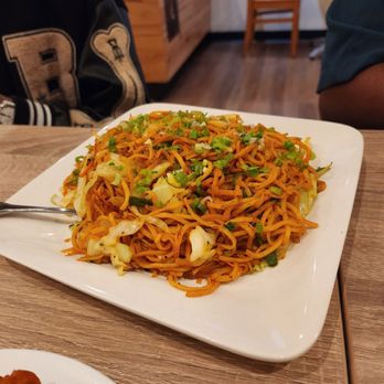 Samikcha MoMo - Vegetarian chowmein - Himalayan/Nepalese Near Me - San Mateo, California