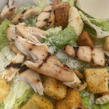 Ali's Pizzaria - Dried out chicken on my ceasar salad - Pizza Near Me - San Antonio, Texas