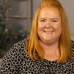 Create Salon & Spa - Stylist and nail tech:Jenny