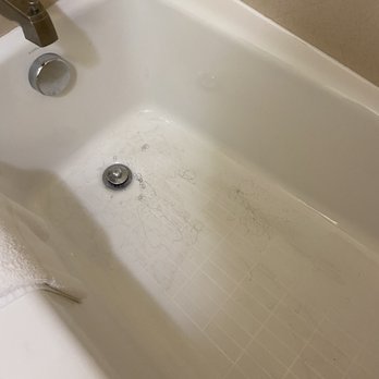 Hampton Inn Detroit/Southgate - dirty tub - Hotels Near Me - Southgate, Michigan Hampton Inn Detroit/Southgate - dirty tub - Hotels Near Me - Southgate, Michigan