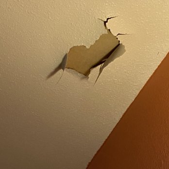 Motel 6 - Hole in the ceiling. - Hotels Near Me - West Columbia, South Carolina Motel 6 - Hole in the ceiling. - Hotels Near Me - West Columbia, South Carolina
