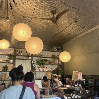 Del Sur Bakery & Cafe - Interior - Filipino Near Me - Chicago, Illinois