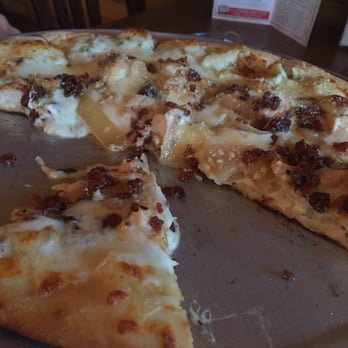 Founders Tavern & Grill - Pizza with chicken and bacon was wonderful - Comfort Food Near Me - Pasadena, Maryland