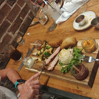 Dock 17 - Loaded Pallet - Breakfast & Brunch Near Me - Clarksville, Tennessee
