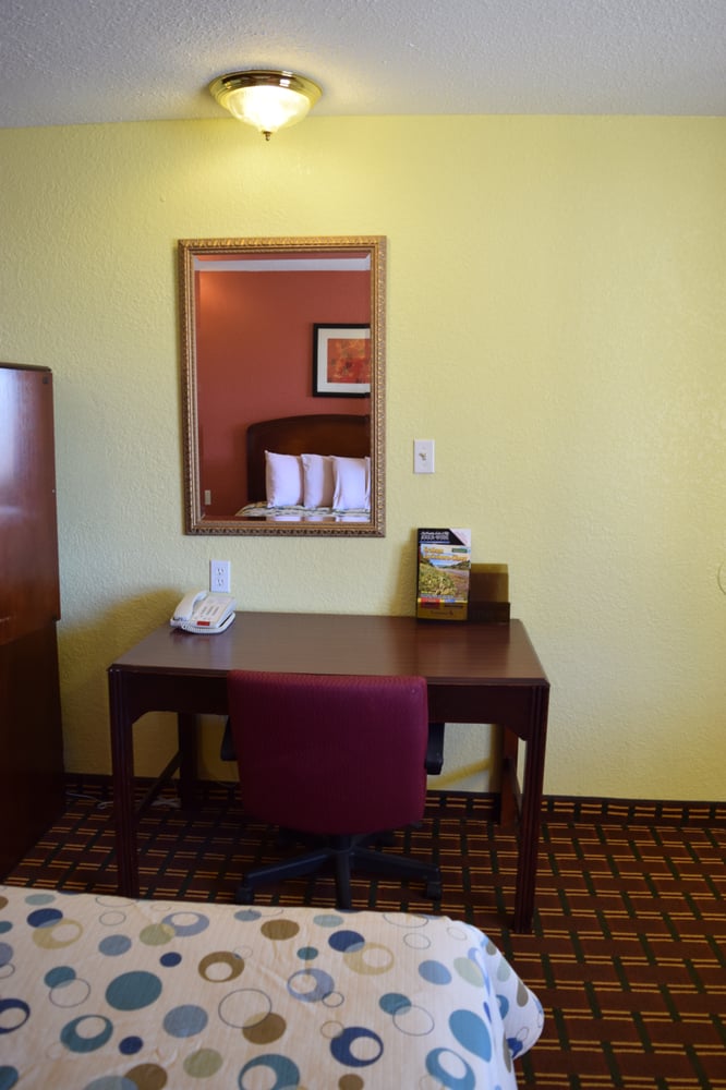 JACKSBORO INN Updated September 2024 19 Photos 944 S Main St