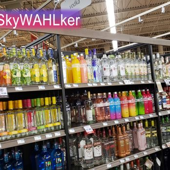 Hy-Vee - Very clean, well organized, lots of products everywhere - Grocery Near Me - Peoria, Illinois