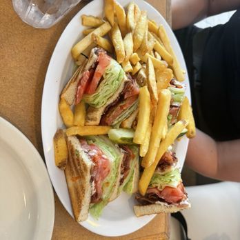 Stella's Diner - BLT Club - Diners Near Me - Chicago, Illinois