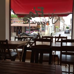 Pizzeria Di Fiore - A small pizza place with pizzas to go and few tables to eat here as well.