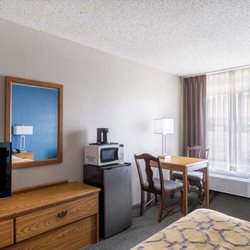 Baymont by Wyndham Limon - Guest room