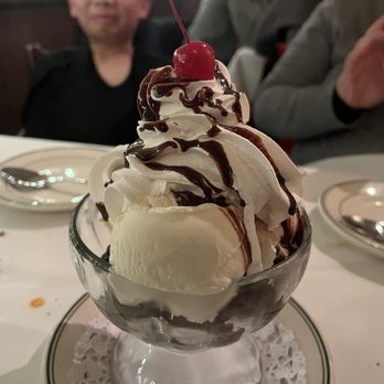 Tony's Di Napoli - Brownie sundae - Italian Near Me - New York, New York Tony's Di Napoli - Brownie sundae - Italian Near Me - New York, New York