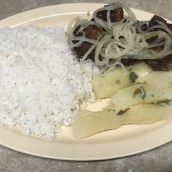 Kenia Plaza - Masa Fritas de Puerco, con arroz blanco y yuca hervida con mojo.