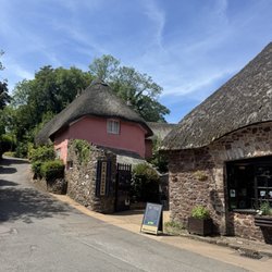 weavers cottage Tea Shoppe - View of the tea cottage as we arrived on foot