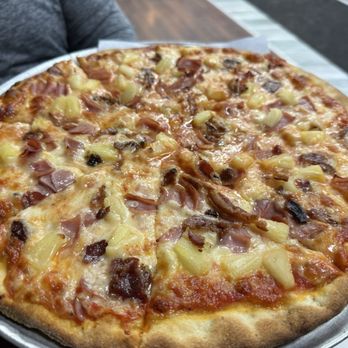 Boardwalk Pizzeria - Hawaiian Pizza - Pizza Near Me - Niantic, Connecticut Boardwalk Pizzeria - Hawaiian Pizza - Pizza Near Me - Niantic, Connecticut
