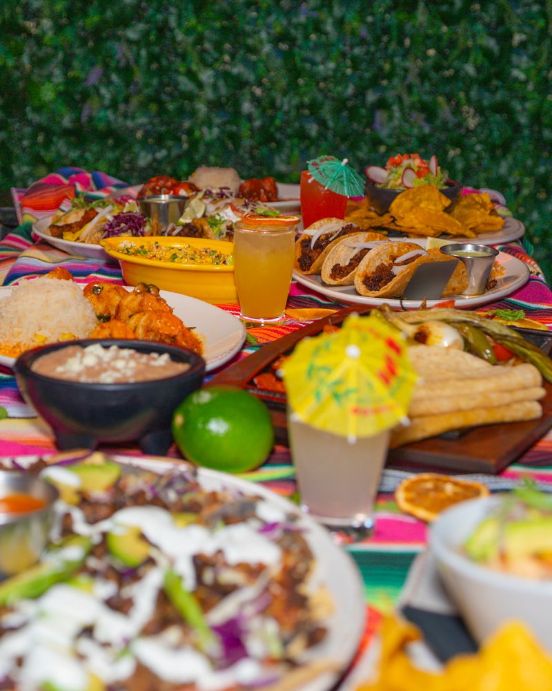 La Victoria Barra + Cocina Mexicana - Chicago