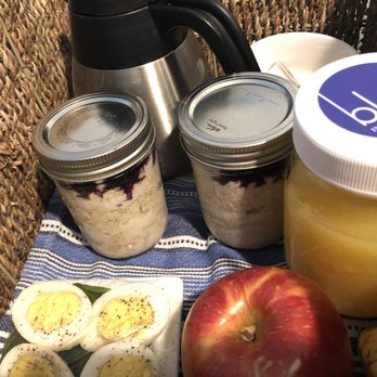Blue - Inn On The Beach - Breakfast basket - Hotels Near Me - Newbury, Massachusetts