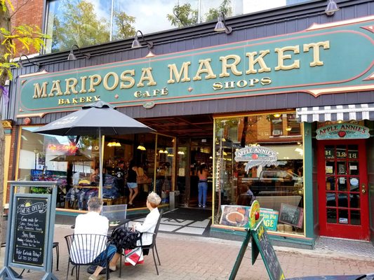 Mariposa Market by null