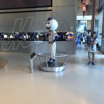 New York Mets - Mr Met! - Professional Sports Teams Near Me - Flushing, New York