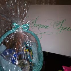 The Tipsy Flowerpot - Gift Basket & Jumbo Card (24x18in)
Stuffed animal, perfume, chocolate