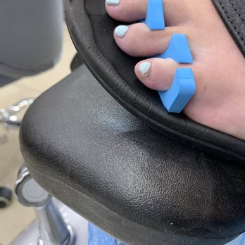 Bella Nails Lounge - Pinky toe not even completely painted. - Nail Salons Near Me - Queen Creek, Arizona Bella Nails Lounge - Pinky toe not even completely painted. - Nail Salons Near Me - Queen Creek, Arizona