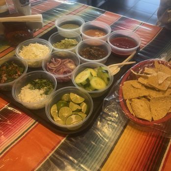 Birria y Tacos Los Primos - Chips and salsa - Tacos Near Me - Puerto Peñasco, SON