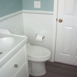 Little bit of color in the tile adds a lot of interest. Little bit of color in the tile adds a lot of interest.