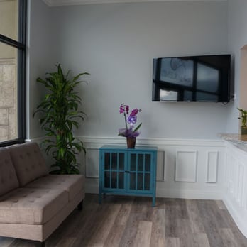 Smile Suite - Reception Area - Cosmetic Dentists Near Me - Wailuku, Hawaii Smile Suite - Reception Area - Cosmetic Dentists Near Me - Wailuku, Hawaii