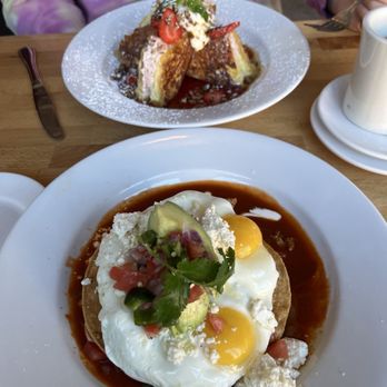 Izzy's 33 - french toast and eggs - Breakfast & Brunch Near Me - Philadelphia, Pennsylvania