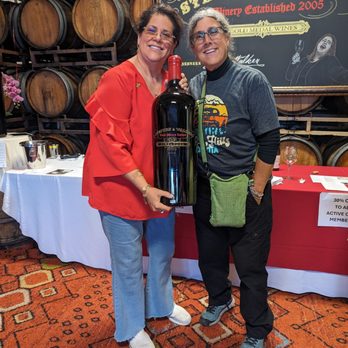 Stephen & Walker - Nancy Walker and customer - Wine Tasting Room Near Me - Healdsburg, California