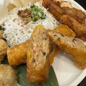 Luna Viet - Spring rolls included in the appetizer platter - Vietnamese Near Me - Richmond Hill, Ontario Luna Viet - Spring rolls included in the appetizer platter - Vietnamese Near Me - Richmond Hill, Ontario