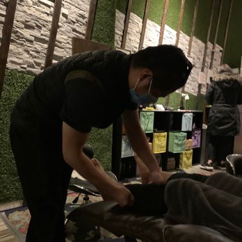 Bergen Spa - Foot massage in lounge chair - Massage Near Me - Brooklyn, New York Bergen Spa - Foot massage in lounge chair - Massage Near Me - Brooklyn, New York
