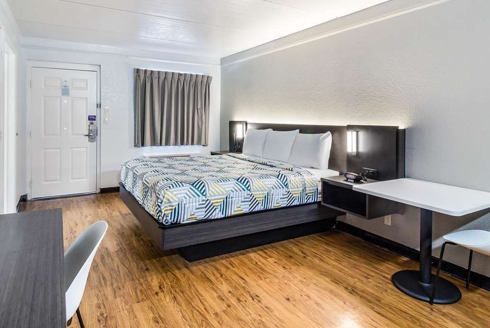 MOTEL 6 54 Photos & 14 Reviews 4911 I10 E, Baytown, Texas Hotels