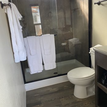Sun Outdoors Paso Robles - Bathroom - RV Parks Near Me - Paso Robles, California Sun Outdoors Paso Robles - Bathroom - RV Parks Near Me - Paso Robles, California