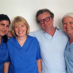 Dr. Roman Münzker - Dr. Roman Münzker mit seinem Team