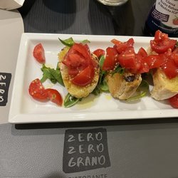 Zero Zero Grano - Bruschette al pomodoro condite e con olio d'oliva extravergine