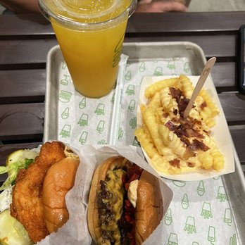 Shake Shack Pasadena - Burgers Near Me - Pasadena, California