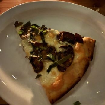 Lyle's Pizzeria - Funghi gluten free - Pizza Near Me - Omaha, Nebraska