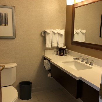 West Des Moines Marriott - Bathroom - Hotels Near Me - Wes Des Moines, Iowa