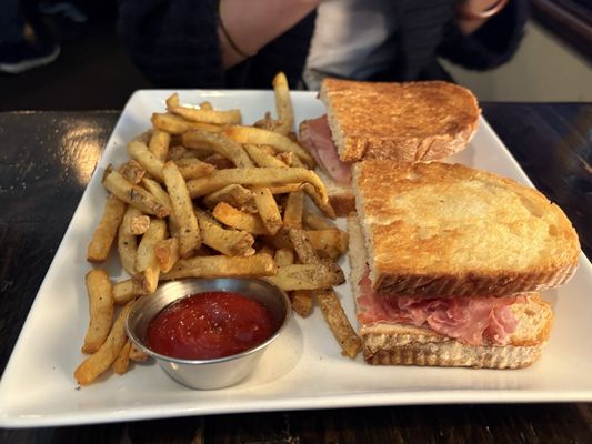 The Hutch on Avondale by null