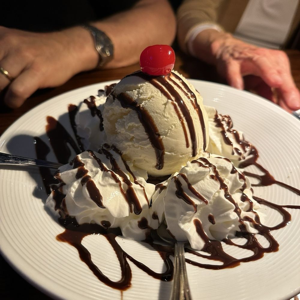 Summer Shack - Dessert that came with four spoons - Seafood Near Me - Uncasville, Connecticut Summer Shack - Dessert that came with four spoons - Seafood Near Me - Uncasville, Connecticut