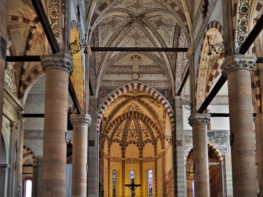 Basilica di Sant' Anastasia by null