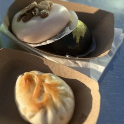 Heritage Dim Sum - Bao: Curry chicken, Strawberry (pink), Lava (black)
