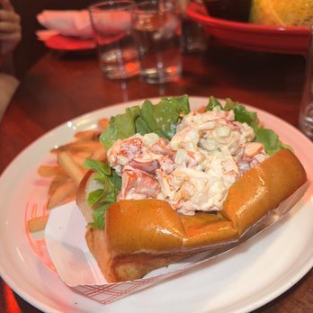 Summer Shack - Boston - Cold lobster roll - Seafood Near Me - Boston, Massachusetts Summer Shack - Boston - Cold lobster roll - Seafood Near Me - Boston, Massachusetts