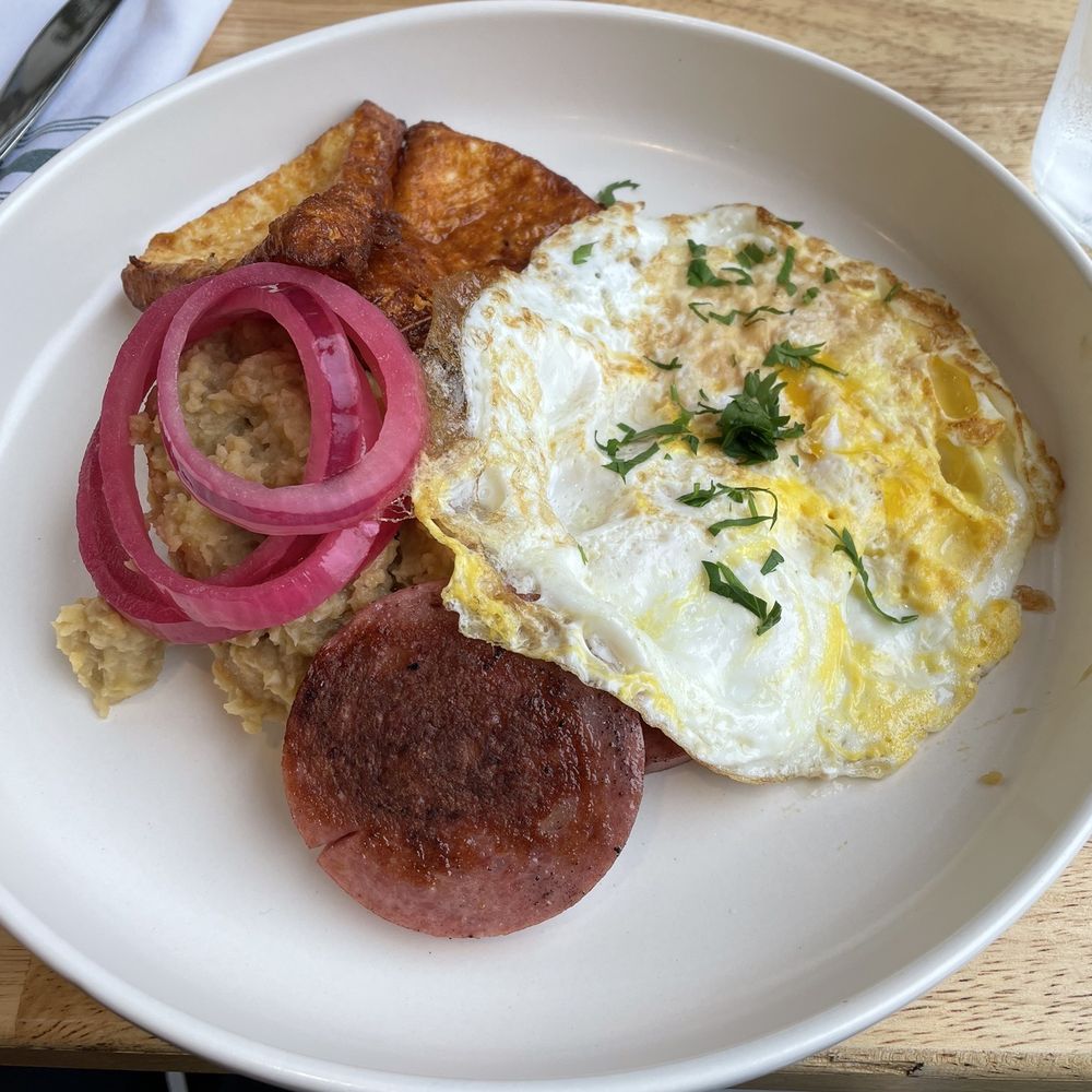 Libélula Bakery and Kitchen - Mangu tres golpes - Dominican Near Me - Montclair, New Jersey Libélula Bakery and Kitchen - Mangu tres golpes - Dominican Near Me - Montclair, New Jersey