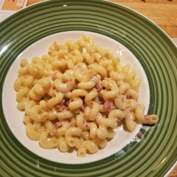 Applebee's Grill + Bar - 4 cheese mac and cheese with chicken. Wait where's the chicken...? - Sports Bars Near Me - West Jordan, Utah
