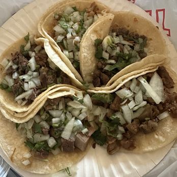 Tacos El Asadero - Starting bottom left going clockwise: lengua, cabeza, chicken, asada, tripe - Food Trucks Near Me - Seattle, Washington Tacos El Asadero - Starting bottom left going clockwise: lengua, cabeza, chicken, asada, tripe - Food Trucks Near Me - Seattle, Washington