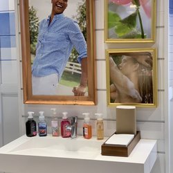 Bath & Body Works - Wash station