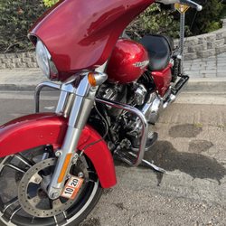 Flip & Shine H2O - Finished exterior of an Harley Davidson.