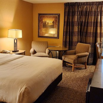 Golden Nugget Laughlin - King room - Hotels Near Me - Laughlin, Nevada Golden Nugget Laughlin - King room - Hotels Near Me - Laughlin, Nevada